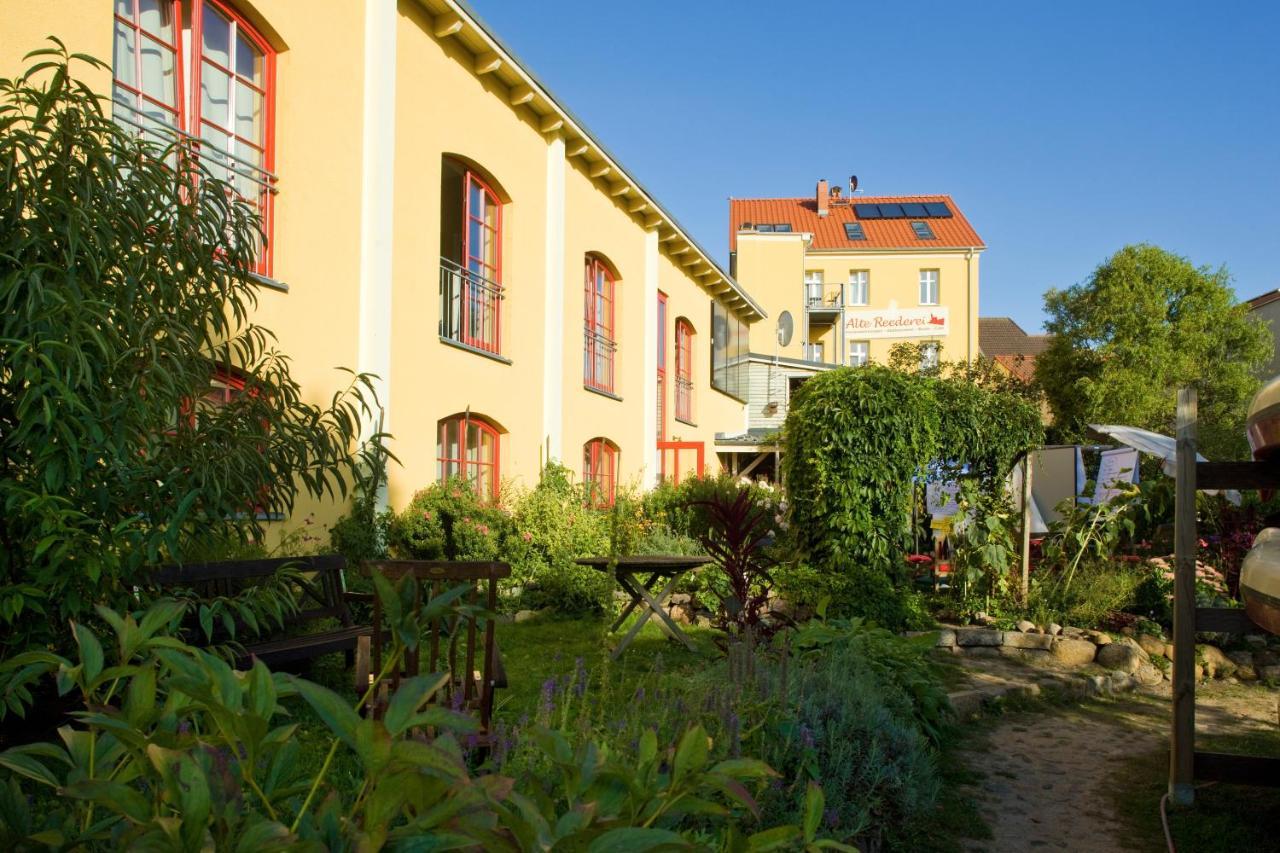 Aparthotel Kulturgasthof Alte Reederei Fürstenberg-Havel Exterior foto