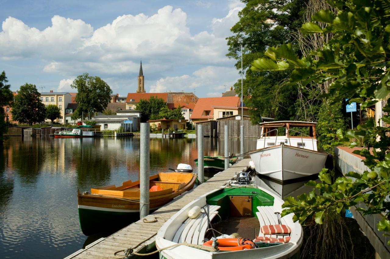 Aparthotel Kulturgasthof Alte Reederei Fürstenberg-Havel Exterior foto